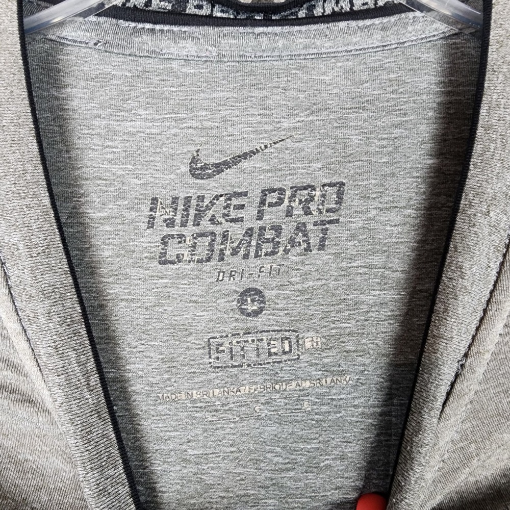 Nike T-Shirt Mens L Pro Combat Gray Fitted Dri-FIT Training Short Sleeve EUC - Picture 6 of 8